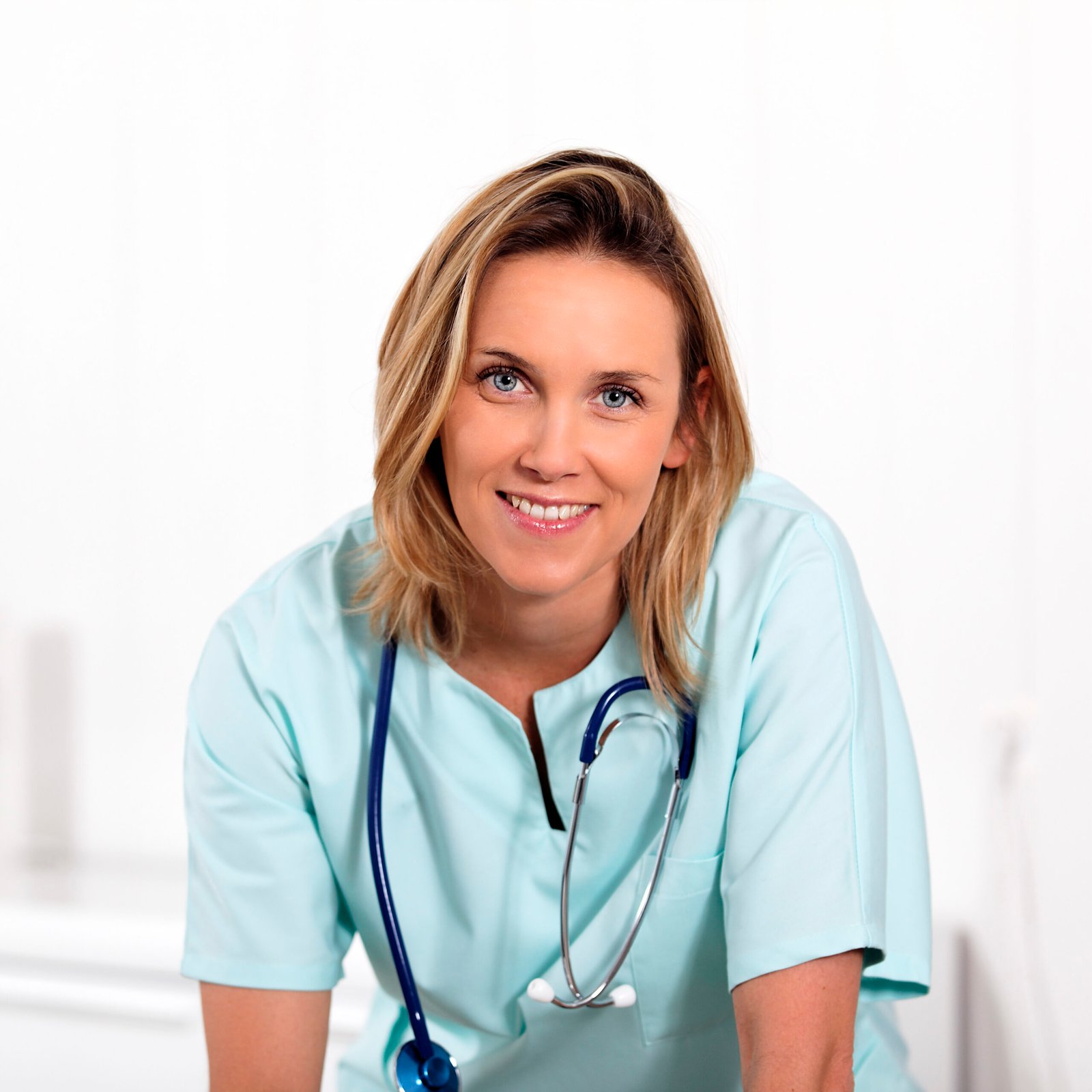 Portrait Blond Woman Doctor Hospital Scaled